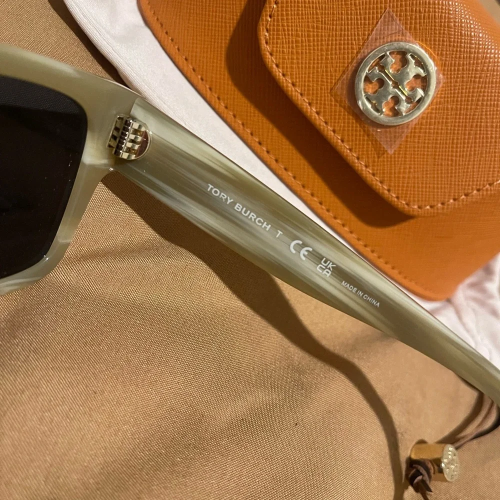 NWT AUTHENTIC Tory Burch Rare Sunglasses Unisex